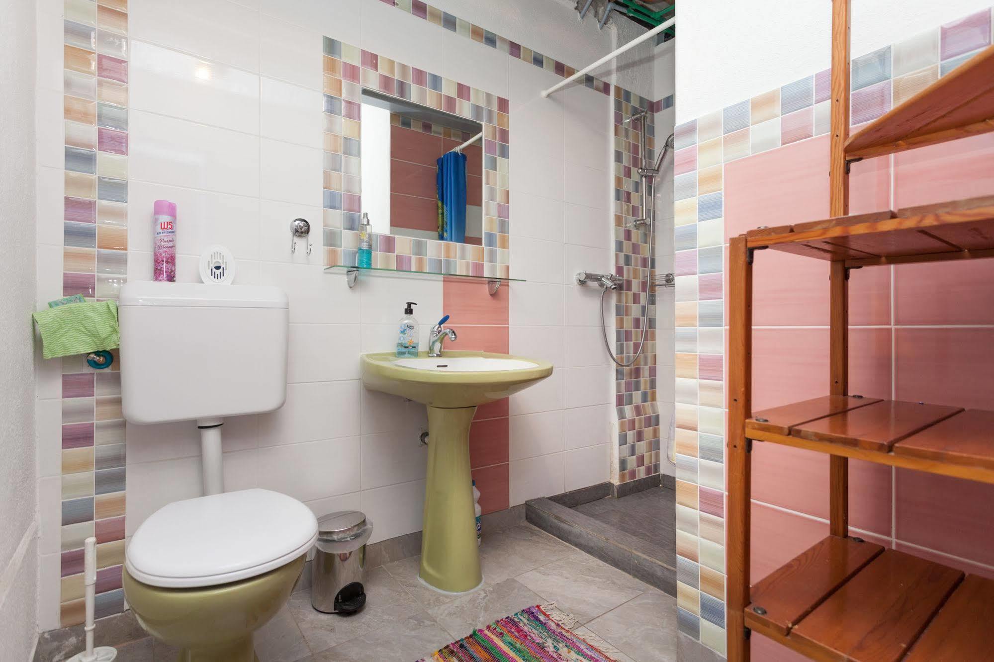 Roundabout Hostel - Hostel Rovinj Buitenkant foto